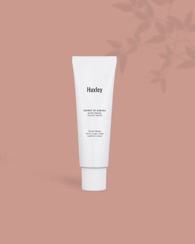 The HUXLEY Velvet Touch Hand Cream is a luxurious hand cream infused with prickly pear seed oil that makes hands soft and smooth. It is lightweight with an instantly absorbing formula, making it ideal for on-the-go hydration without a greasy feeling.