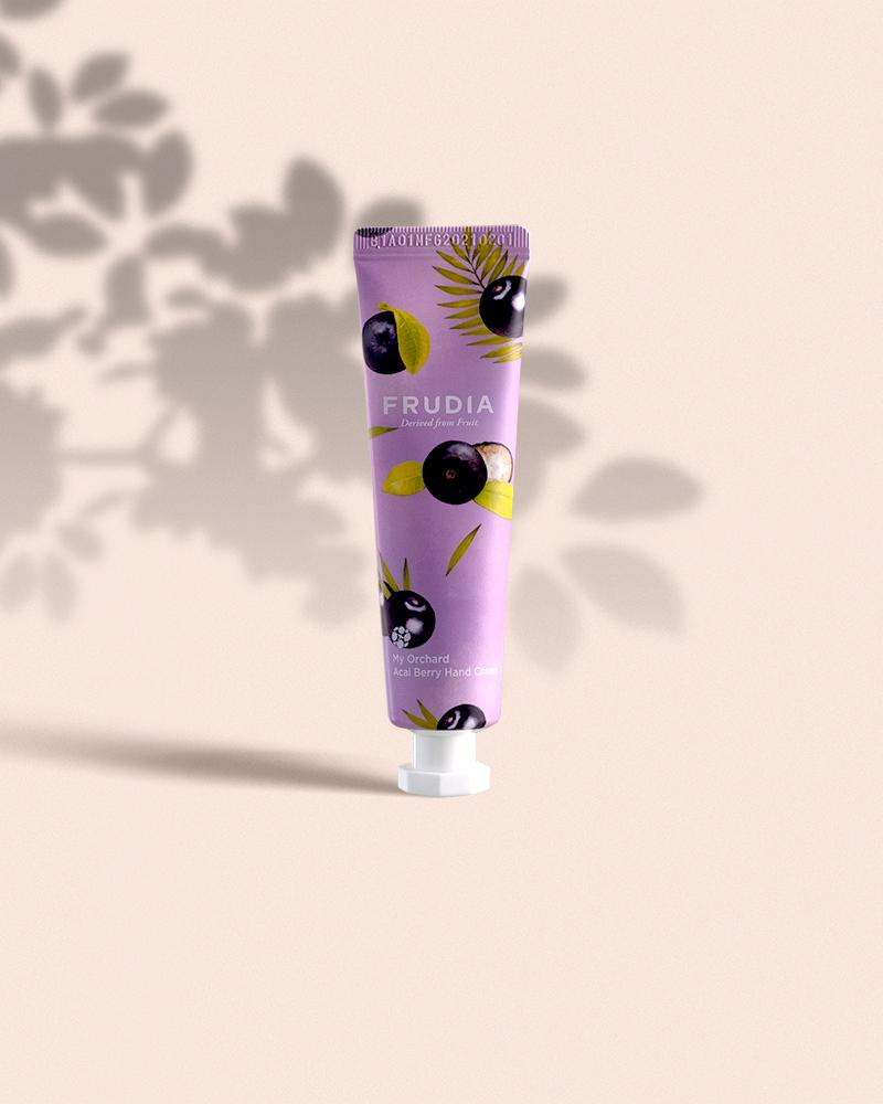 Freshly squeezed high-nutrient acai berry therapy. This sweet-smelling fruit extract therapy hand cream?s super moisturizing layer contains high-nutrient acai berry extract. It gently protects dried and damaged hands to give comfort and healing effect.