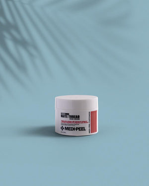 This cream is formulated to deliver essential nutrients to nourish, firm and brighten delicate neck skin, thanks to its rich formula packed with hydrolyzed collagen, niacinamide and adenosine.